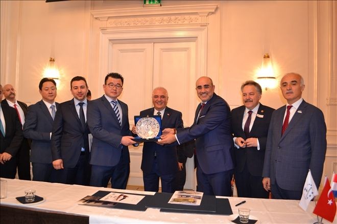 Ticari ortaklık için imzalar atıldı 