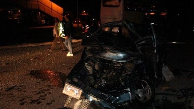 Sivas´ta Yolcu Otobüsü ile Otomobil Çarpıştı: 4 Yaralı