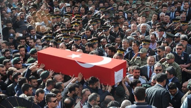 3 Yaşındaki Taha, Acılı Annesini Teselli Etti