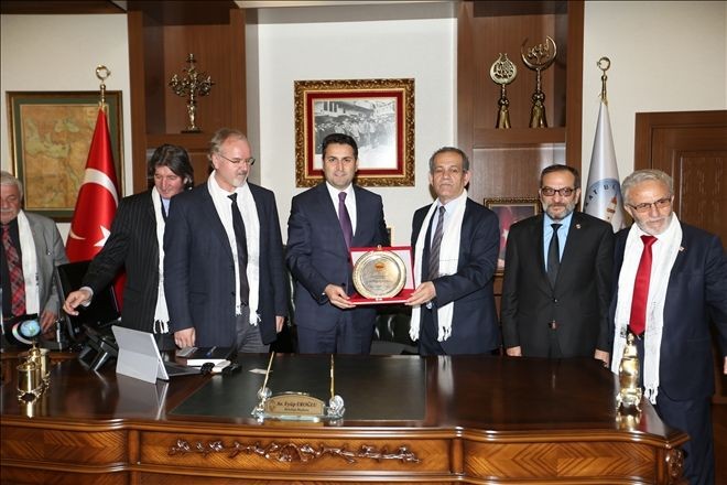 GAZETECİLERDEN TOKAT ÇIKARTMASI