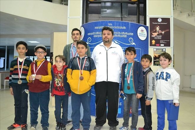 Satranç Turnuvasına Varyant Damgası