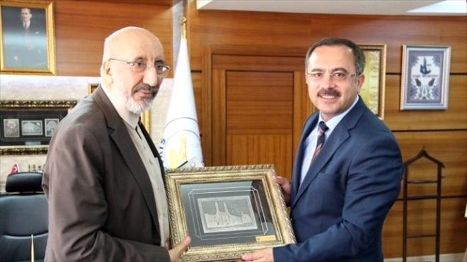 Yazar Abdurrahman Dilipak´tan, Sivas Belediyesi´ne Ziyaret