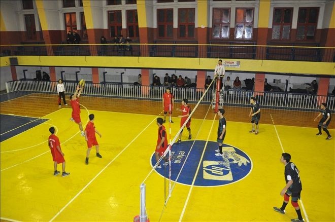 Valilik Kupası Voleybolda Çekişme Devam Ediyor