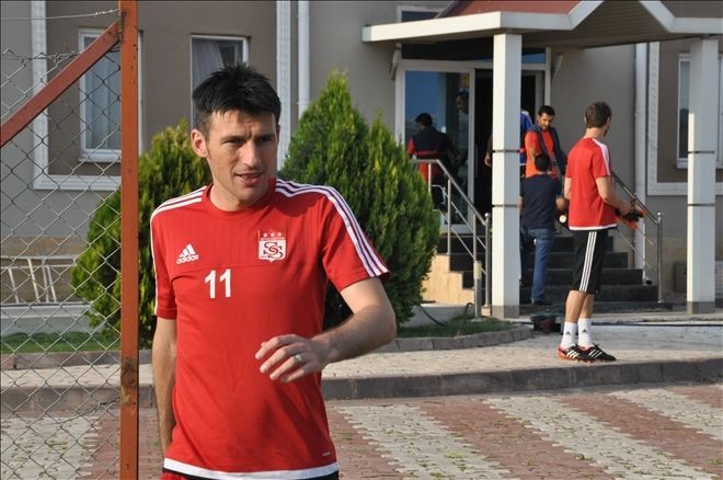 ?İbrahim Akın Gitsin, İbrhim Öztürk Kalsın?