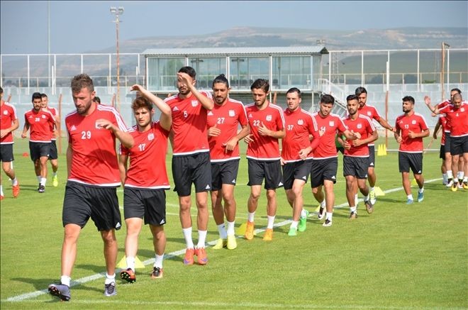 Sivasspor Yoğun Çalışıyor