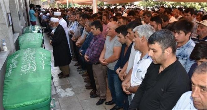 Samsun´da Denizde Boğulan 3 Kişi, Sivas´ta Toprağa Verildi.