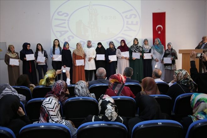 Arapça Kursunu Başarıyla Bitiren Kursiyerler Sertifikalarını Aldı. 