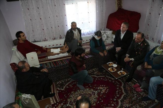 Vali Gül, Yaralı Uzman Çavuşu Ziyaret Etti