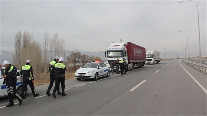 Freni Boşalan Tır Kilometrelerce Kontrolsüz Seyretti