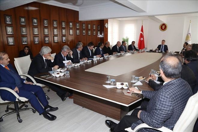 Gül, İş Adamları İle Bir Araya Geldi
