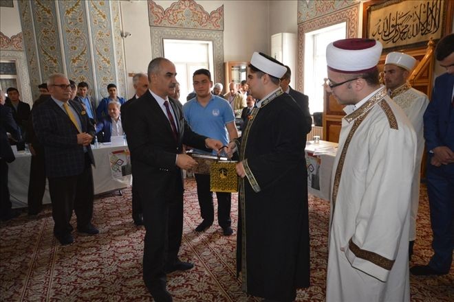 GENÇ HATİPLER HUTBEDE YARIŞTI?
