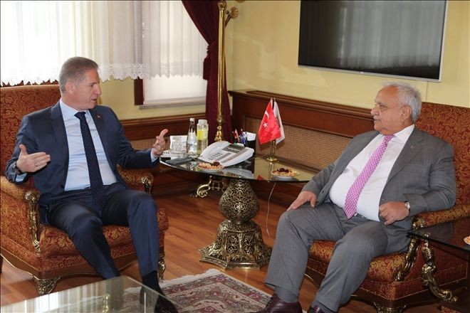 Eski Bakan Koç´tan Valimiz Gül´e Ziyaret