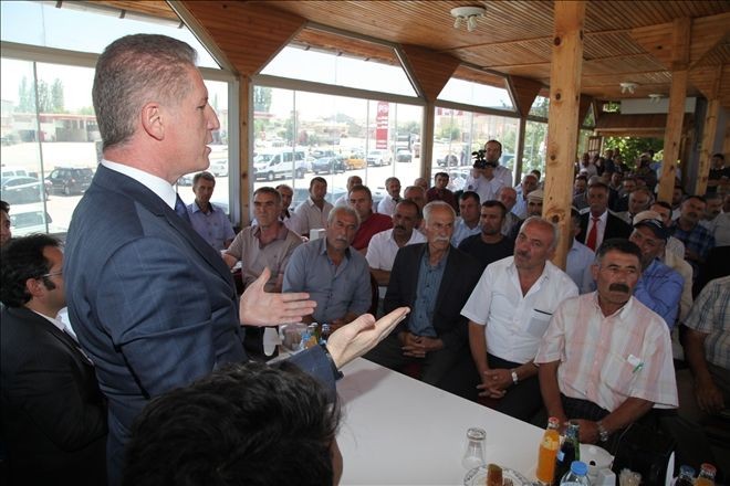 Gül, Kangal´da Muhtarlarla Bir Araya Geldi