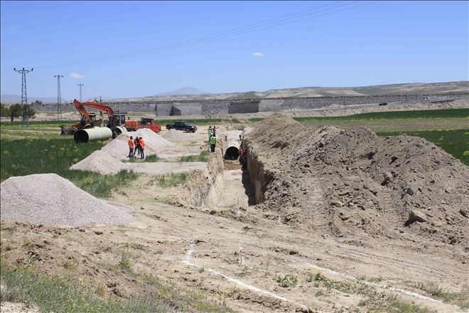 KOCAKURT BARAJI VE SULAMASI´NDA ÇALIŞMALAR BÜTÜN HIZIYLA SÜRÜYOR?