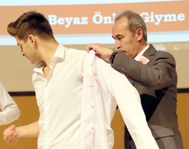 Veteriner hekim adayları beyaz önlük giydi