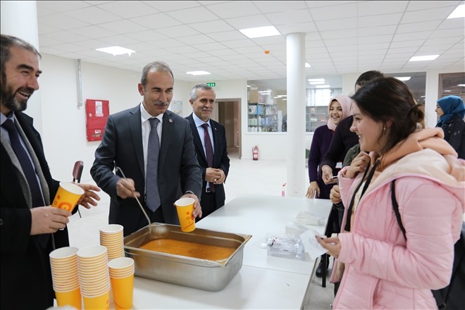 Çorba üniversiteden, çalışmak öğrencilerden