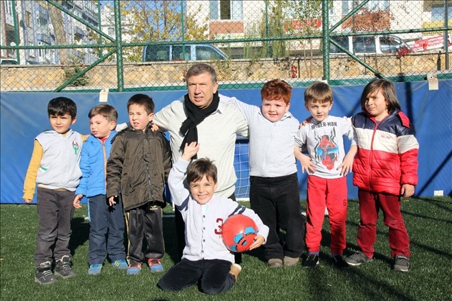 Tanju Çolak, Sivas´ta miniklerle maç yaptı