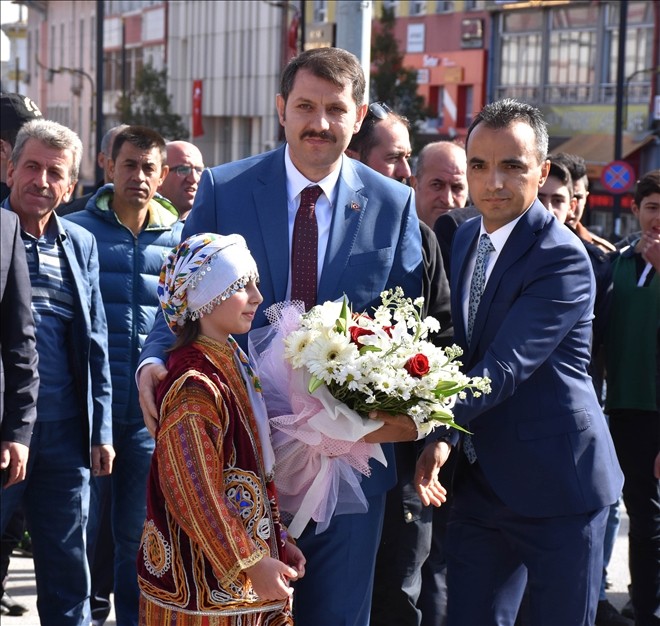 Sivas´ta vali karşılama kuyruğu