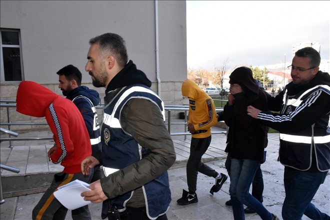 Halk otobüslerindeki hırsızlıkta 3 tutuklama