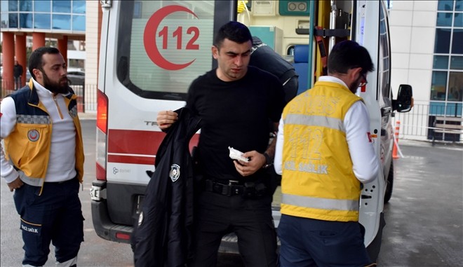 Şizofreni hastası, polis memuruna saldırıp yaraladı