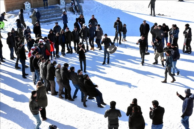 Kayak merkezinde halaylı hafta sonu keyfi