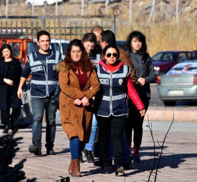 Fuhuşun şifresi: Koli geldi