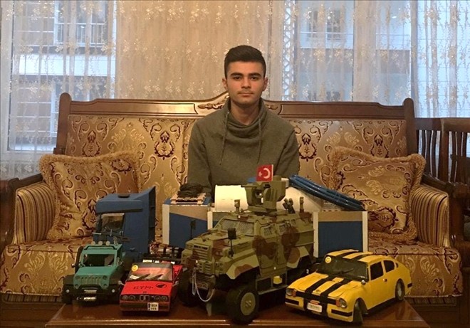 Liseli Celil, ´Ejder Yalçın´ın maketini yaptı