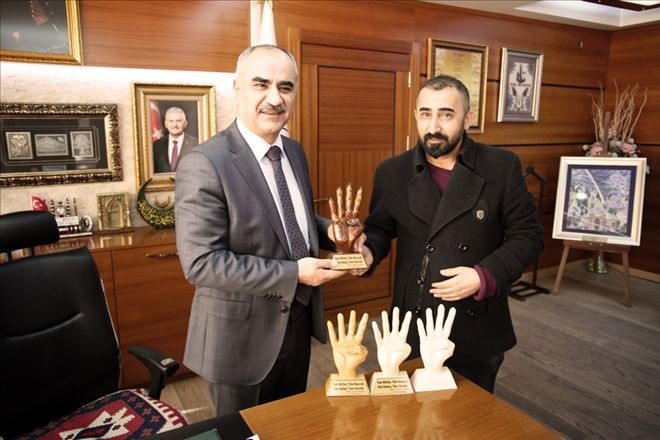 RABİA İŞARETİNİ AHŞABA İŞLEDİ...