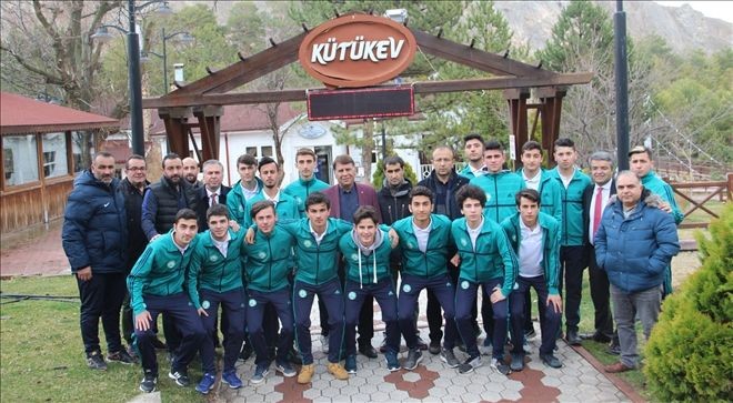 BAŞKAN ŞAMPİYONLARA YEMEK