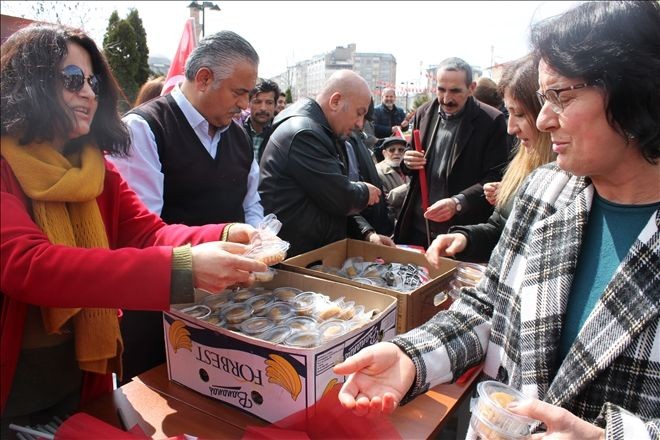 Çanakkale şehitleri için helva dağıtıldı