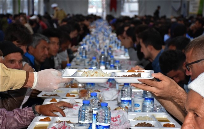 Sivas´ta 2 bin kişi iftar çadırında buluştu