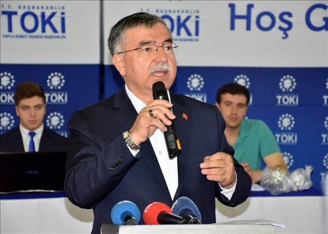 Bakan Yılmaz, Sivas´ta 438 TOKİ konutu kura çekimine katıldı