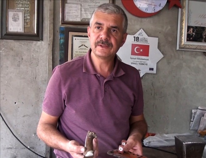 Geyik ve karaca boynuzunu bıçak sapına dönüştürüyor