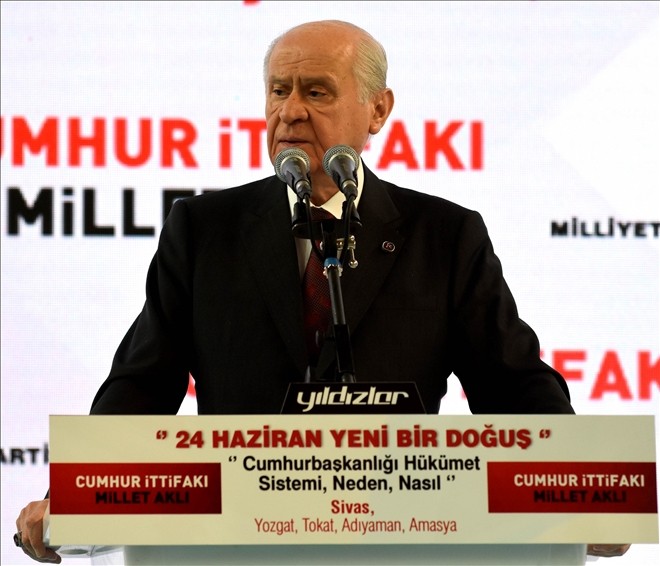 Bahçeli: Apolet sökecek müptezel anasından doğmadı