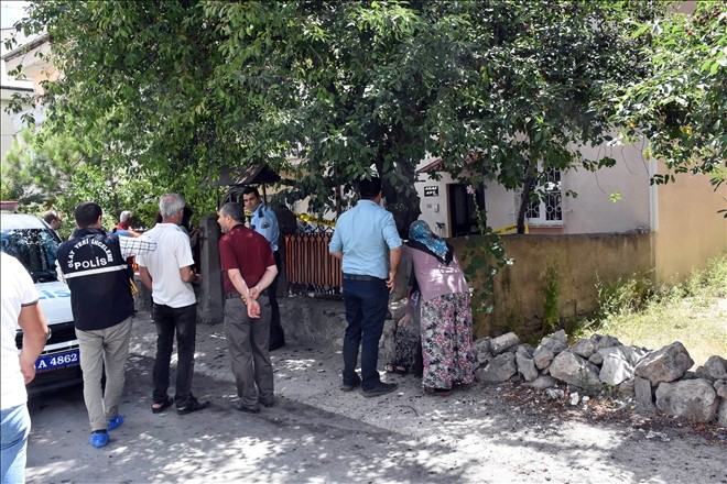 Arazi kavgasında araya giren kardeşinin eşini vurdu
