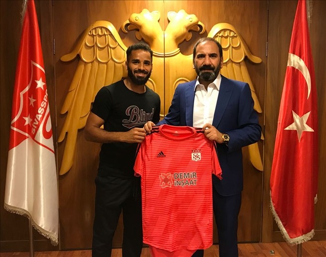 Sivasspor´da Douglas resmi sözleşme imzaladı