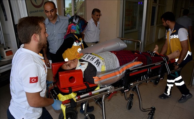 Sivas´ta iki otomobil çarpıştı: 5 ölü, 5 yaralı (3)