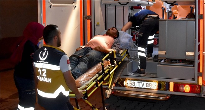 Freni boşalan kamyonet, 100 metrelik yamaçtan aşağı indi: 17 yaralı