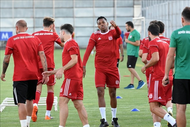 Demir Grup Sivasspor tam kadro çalıştı