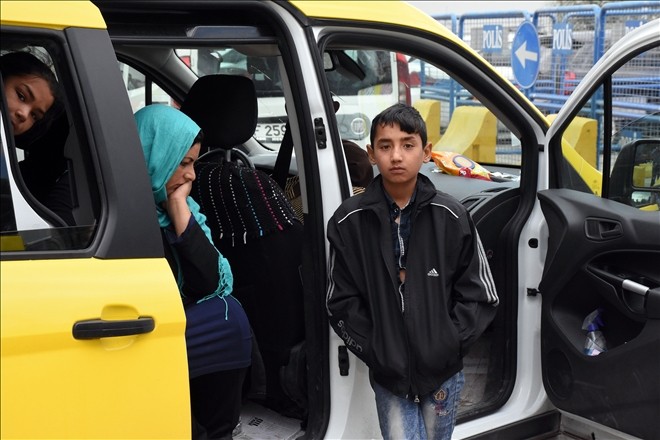 Taksiden 8 Afgan kaçak çıktı