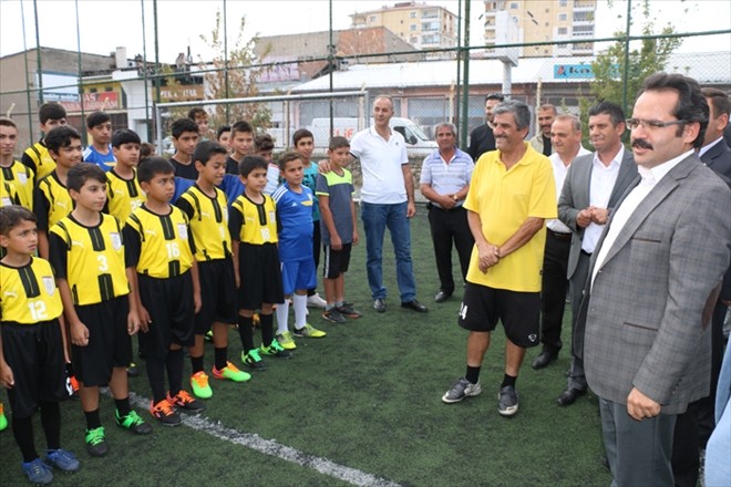 Başarılı Genç Sporcular Ödüllendirildi      