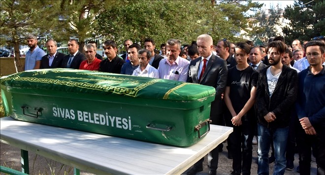 Boğulan öğretmen son yolculuğuna uğurlandı