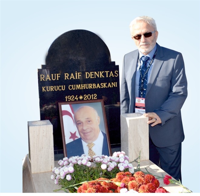 Yıldız, Denktaş´ı mezarında ziyaret etti