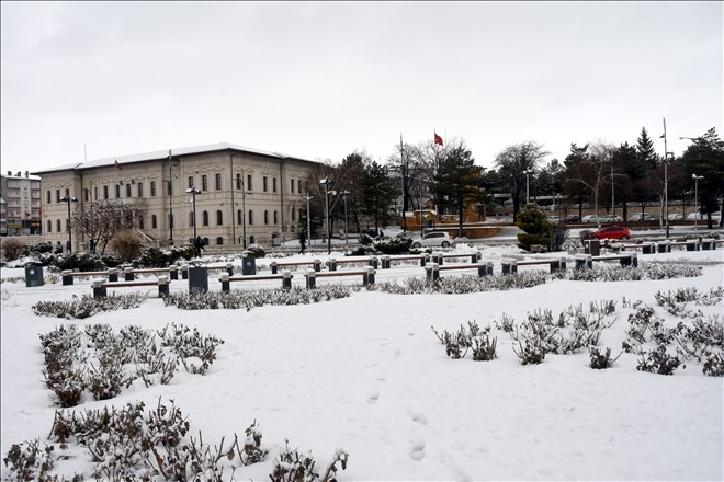 Sivas´ta 656 yerleşim biriminin yolu kardan kapalı