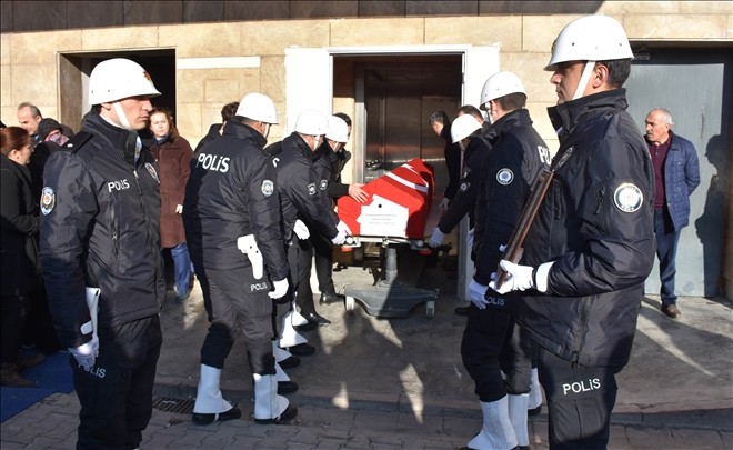 Beyin kanaması geçiren polis memuru hayatını kaybetti