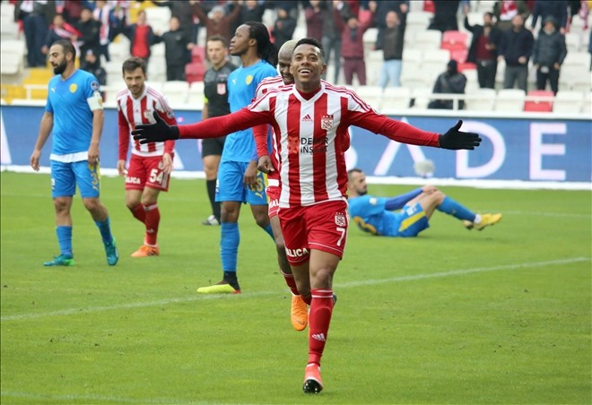 Robinho için Fenerbahçe ve Galatasaray devrede!