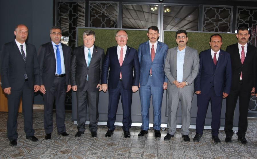 Vali’den bayrak çağrısı