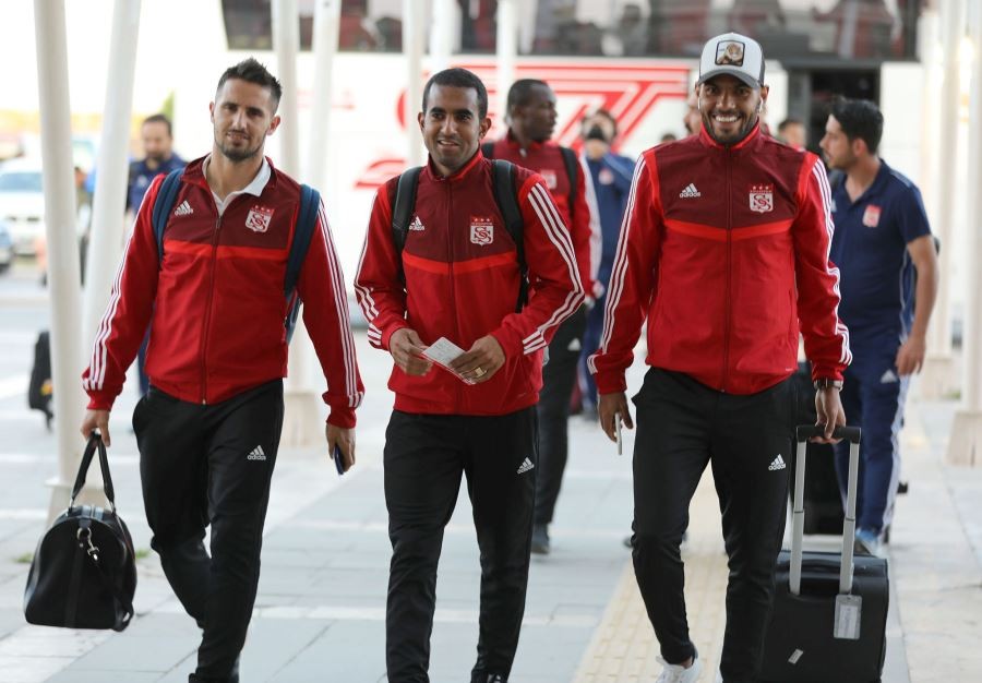  Sivasspor, Galatasaray maçı için İstanbul’a gitti