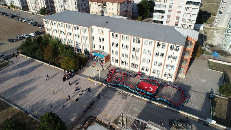 Türk Bayrağı koreografisi yaptılar