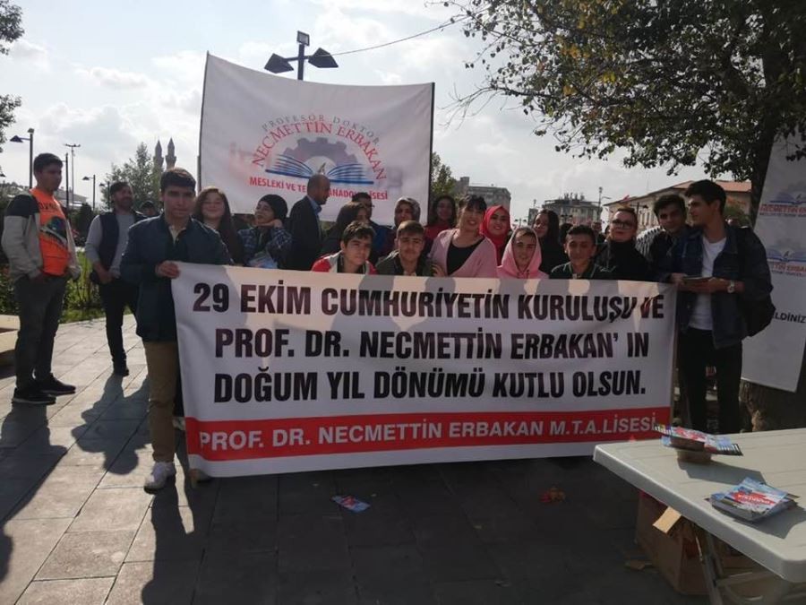 Aşure ikramına yoğun ilgi